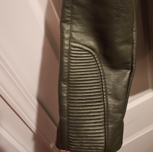 Faux Leather Green Jacket - size 14/16 - Picture 3 of 5